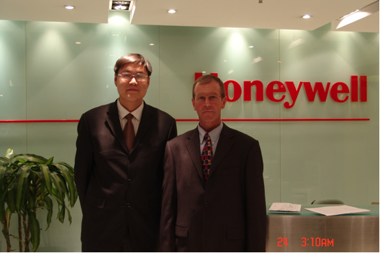 中国工控网（www.gongkong.com）记者与Honeywell