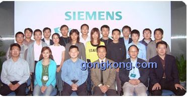 天铁集团一期学员及领导与培训部领导合影