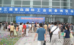 观众进入展场