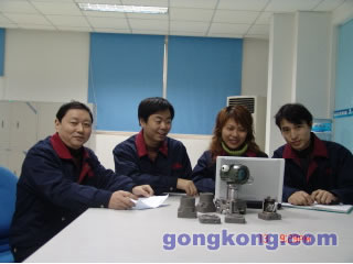 伟岸研发团队和“T”型悬浮式压力/差压变送器